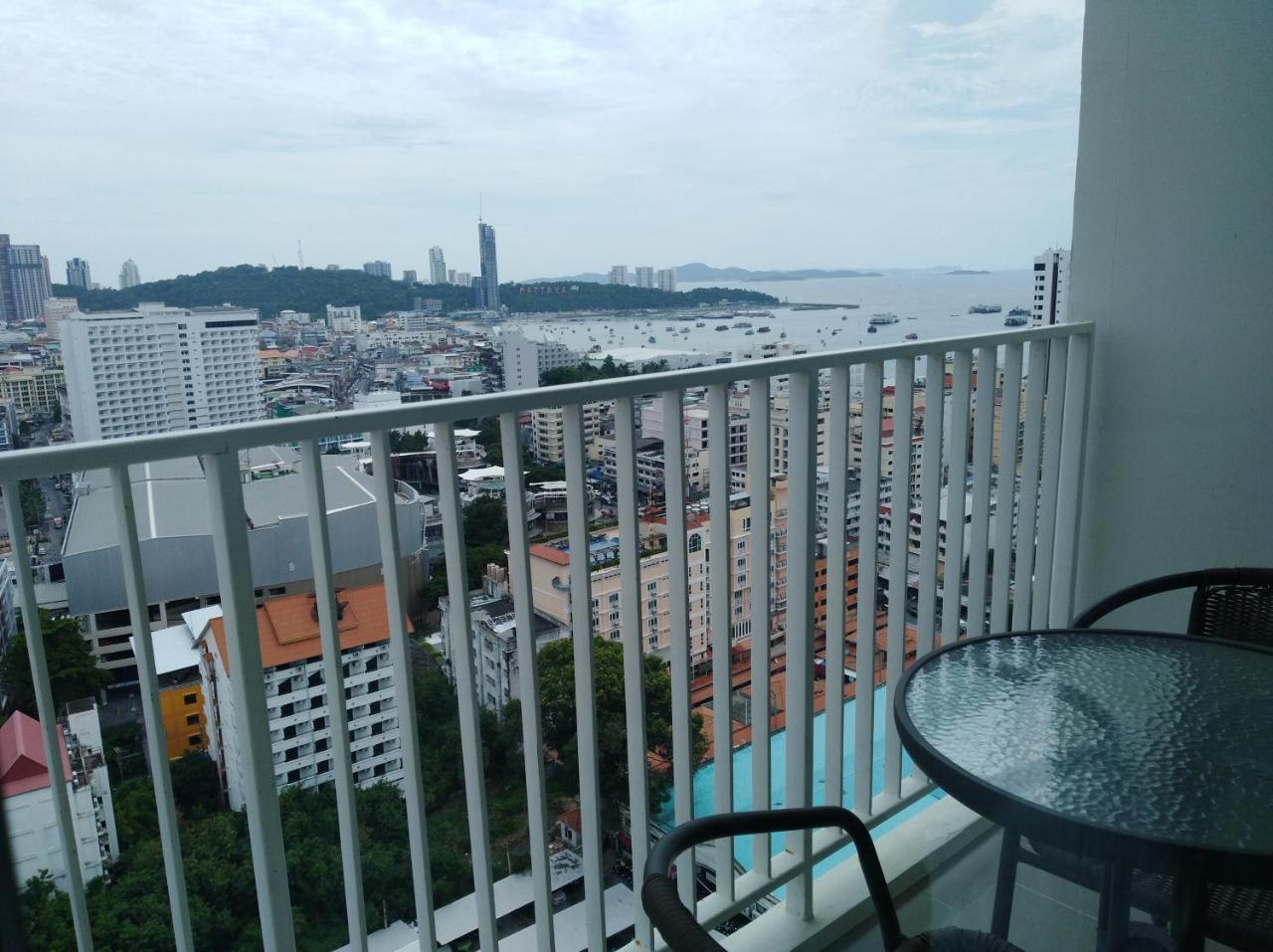 The​ Base​ ​Pattaya​ By Ammy Aparthotel Eksteriør bilde